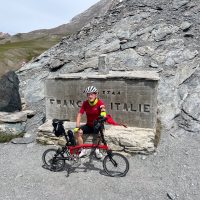 Sitting on the fence at the Col d Agnel - France/Italie Sitting on the fence at the Col d Agnel - France/Italie